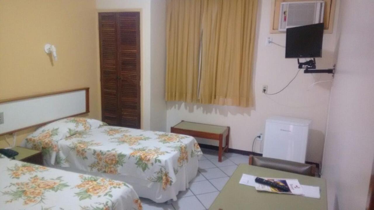 Quarto com 2 Camas de Solteiro